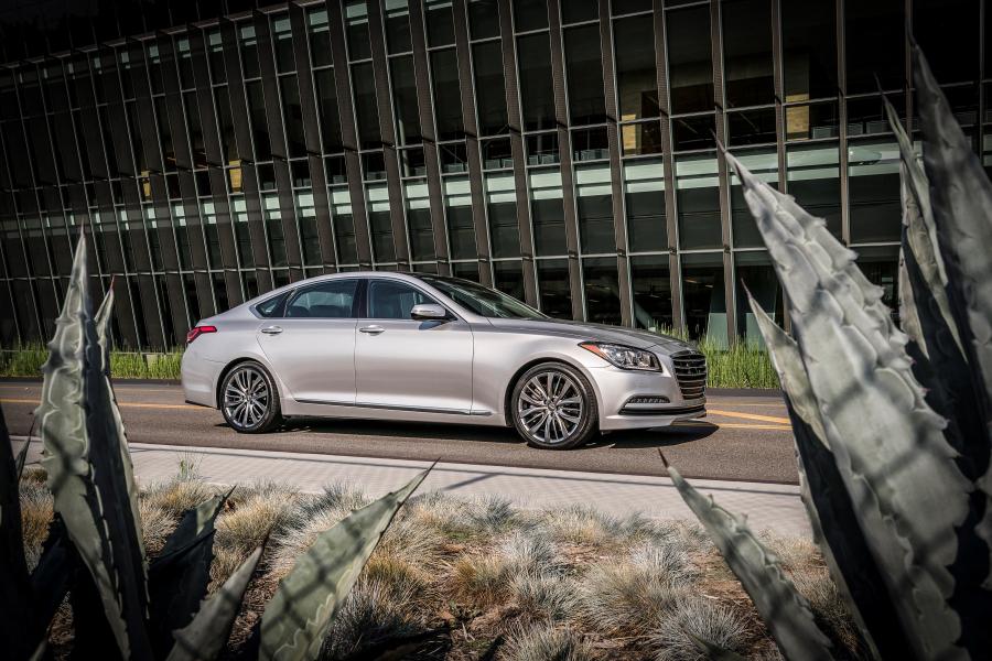  Genesis G80 2016 года  (NA) (фото 10 из 21)